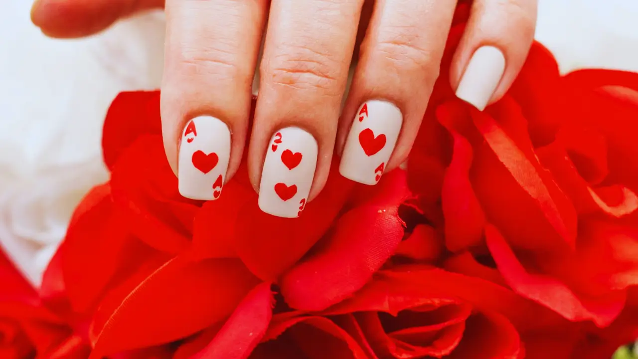 Adesivos artesanais para unhas: 7 designs para se inspirar