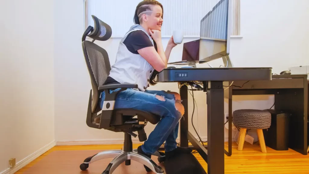 Mobiliário ergonômico e equipamentos que a empresa deve fornecer no teletrabalho e Home Office.