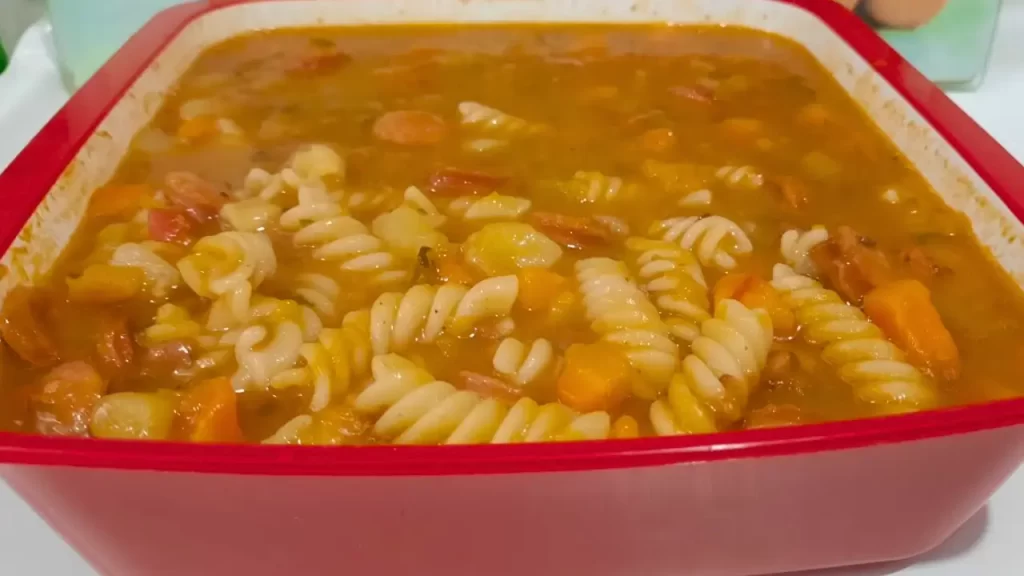Sopas de Macarrão com Feijão