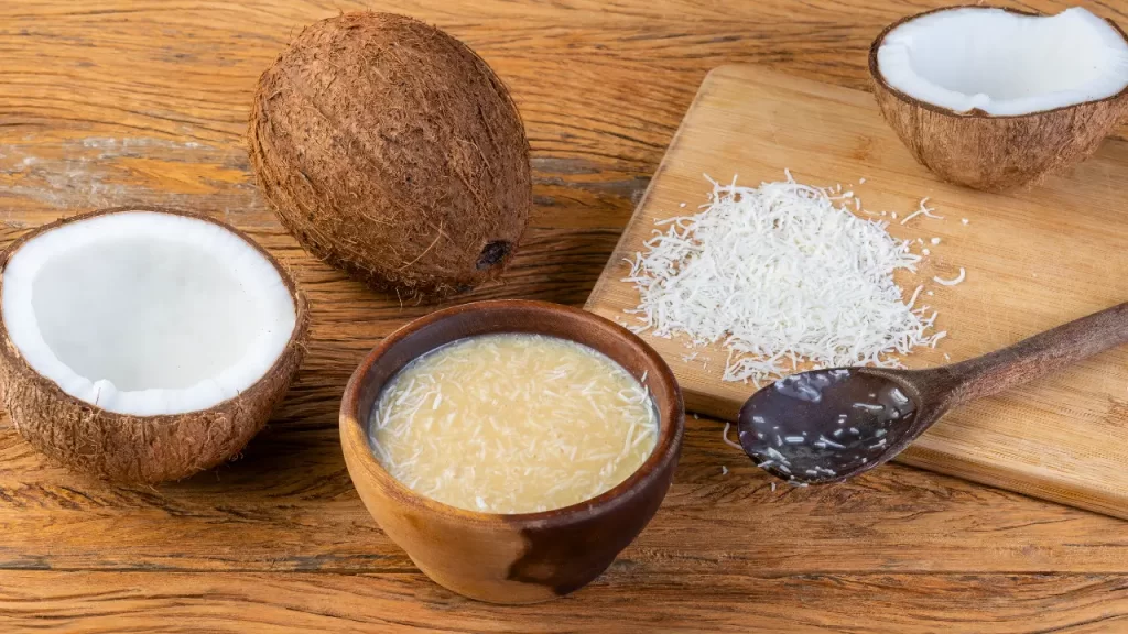 Cocada de colher cremosa, doce típico junino