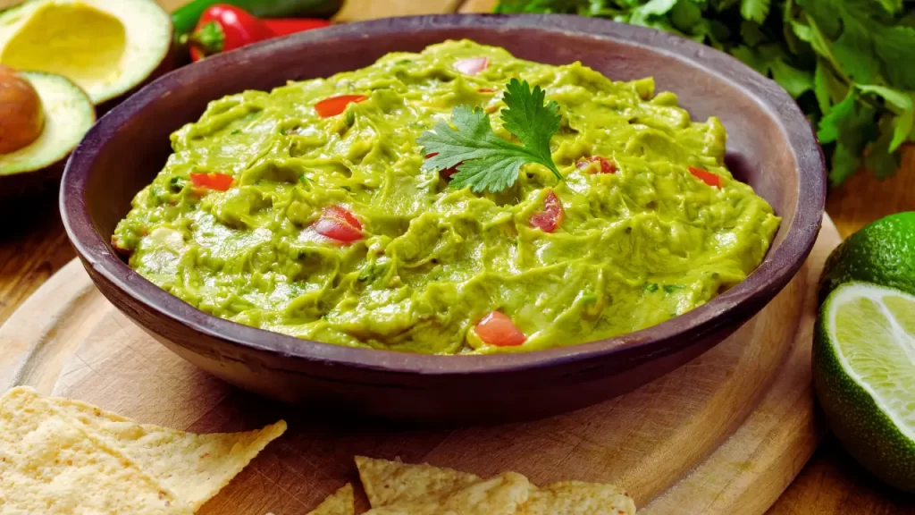 Receitas com abacate, um guacamole tradicional