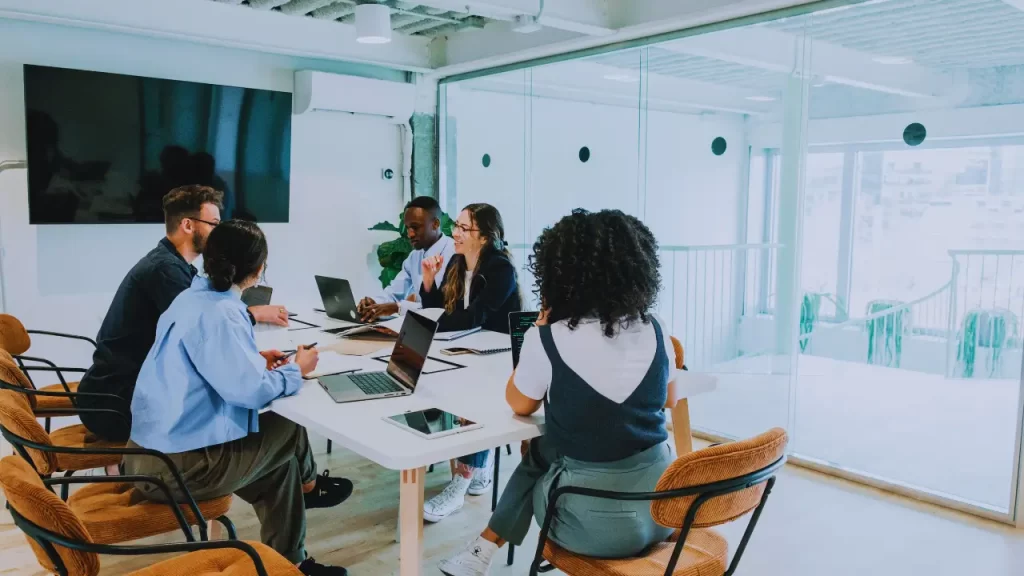 Negociação sindical trabalho domingos feriados nova lei 2025