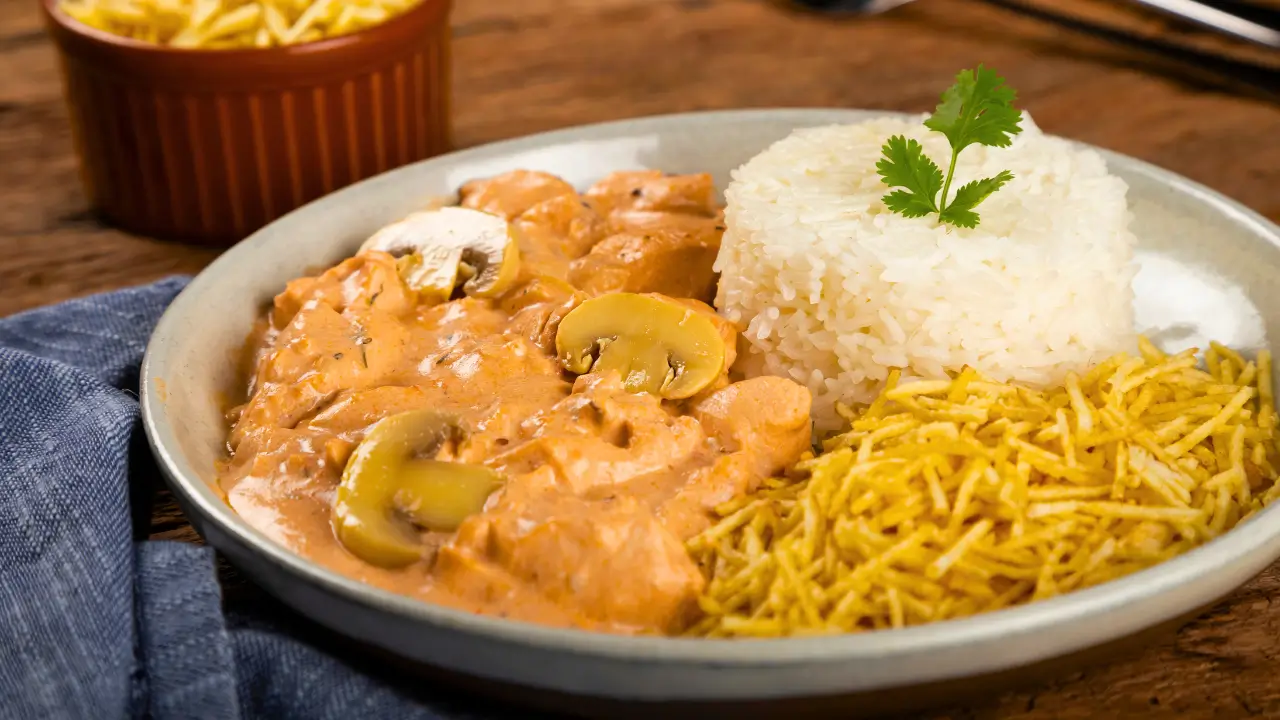 Estrogonofe de Carne Cremoso: 1 Receita Clássica e Irresistível