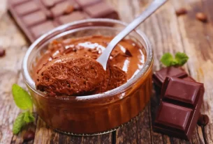 Receitas com chocolate para celebrar o Dia Mundial do Chocolate com criatividade, mousse de chocolate