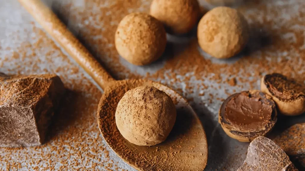 Nas receitas com chocolate, trufa de cacau com frutas secas e licor