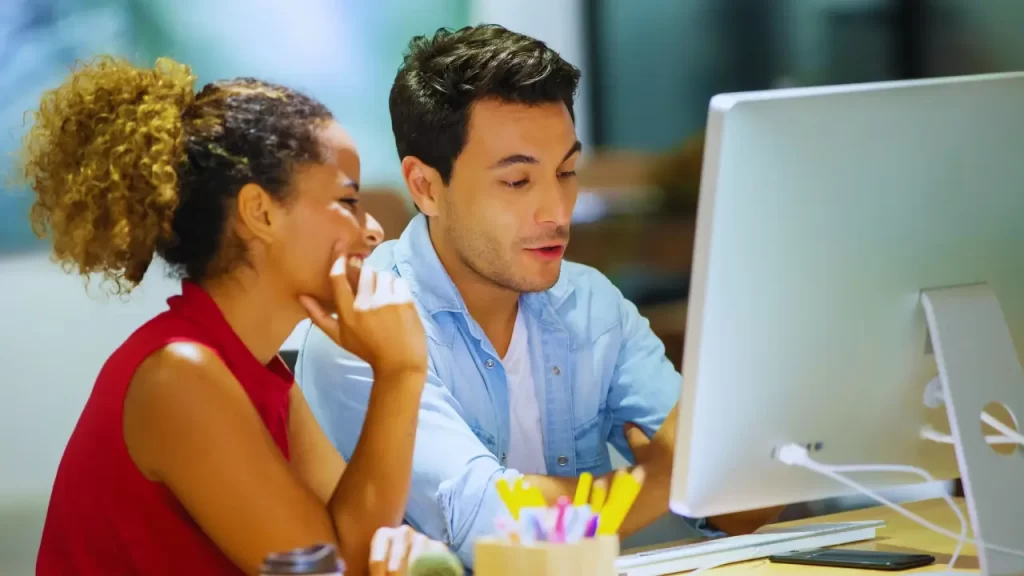  Profissional adaptado à IA, utilizando a tecnologia para crescer no mercado.
