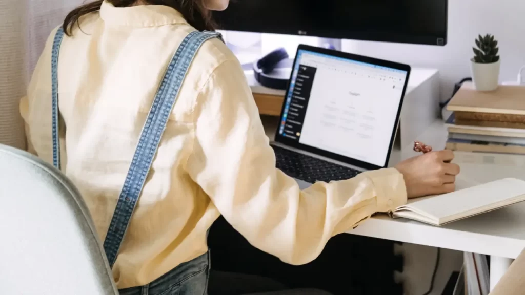 Exemplo de ChatGPT Projetos grátis organizados por cor e categoria.