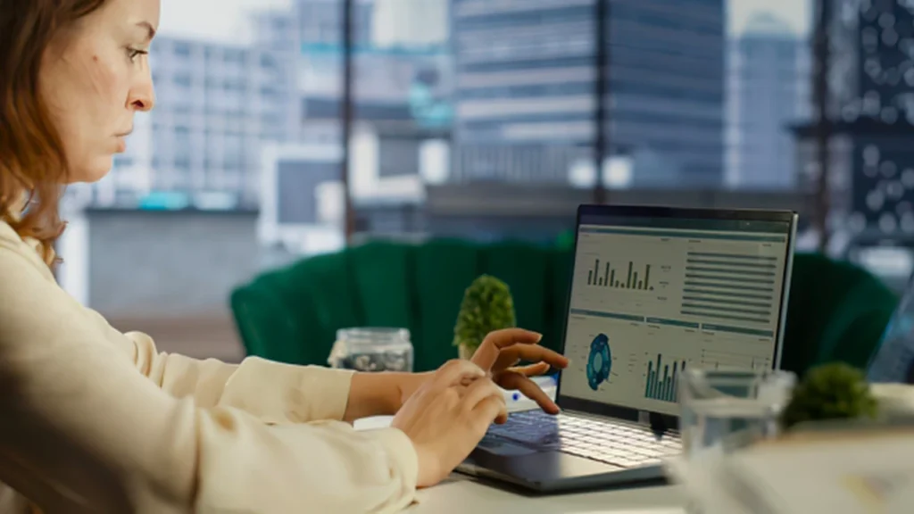 Inteligência artificial no trabalho ajudando na produtividade